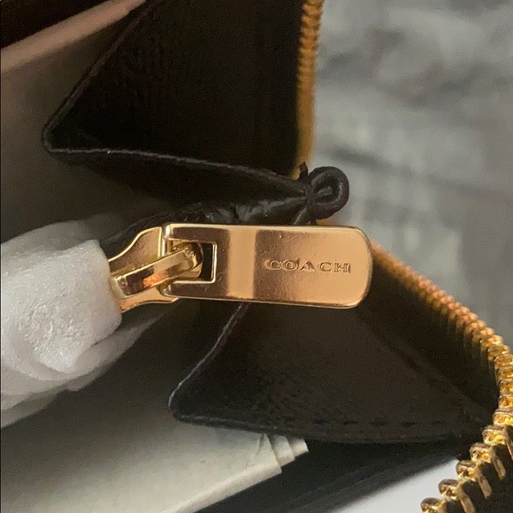 Black Coach zip accordion wallet - Picture 6 of 6